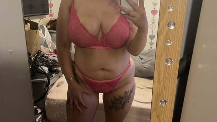 curvyandiloveit onlyfans nude